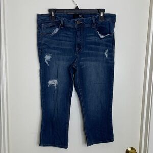 1822 Denim Distressed Blue Capris